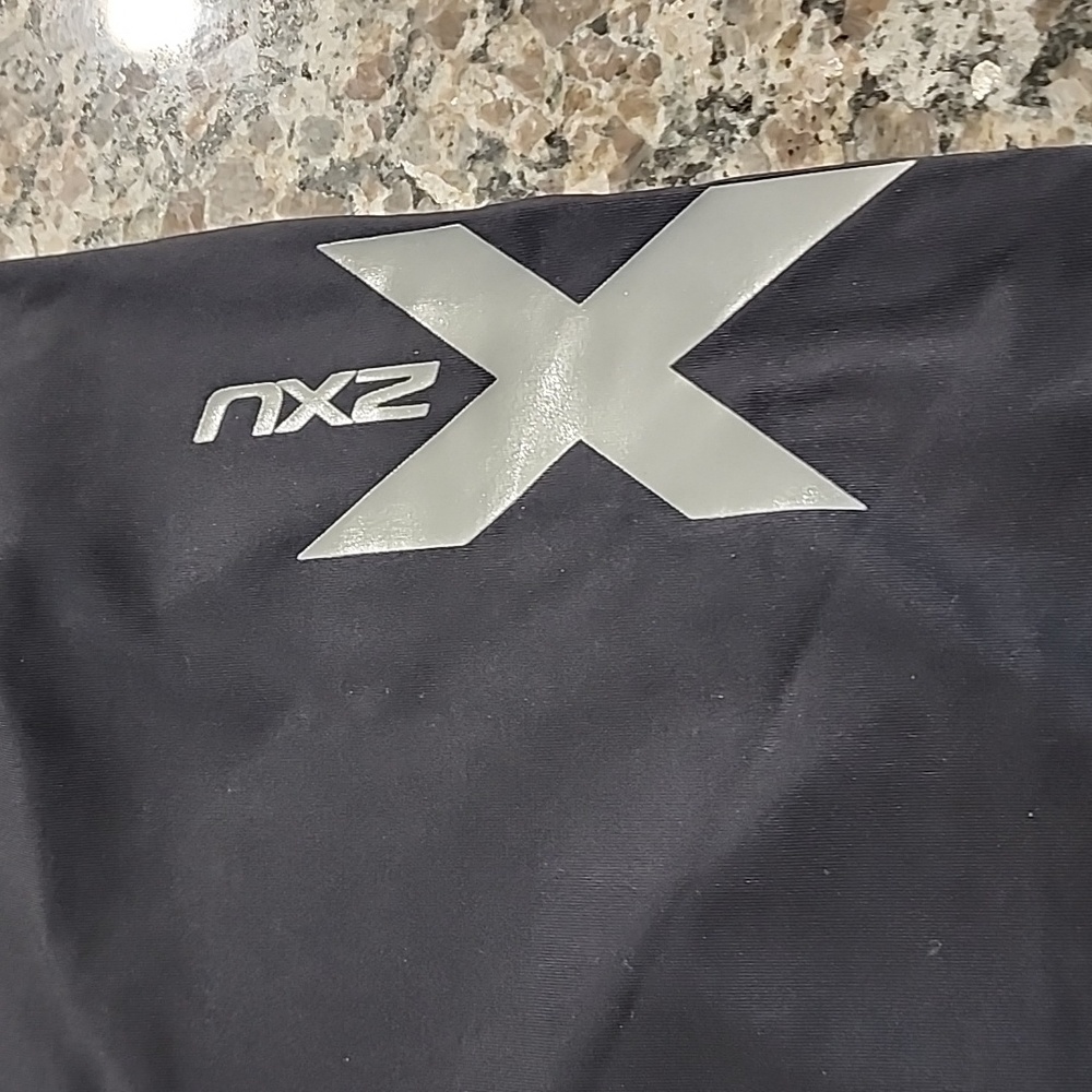 WXU Black mid/rise capri compression leggings - Picture 2 of 5